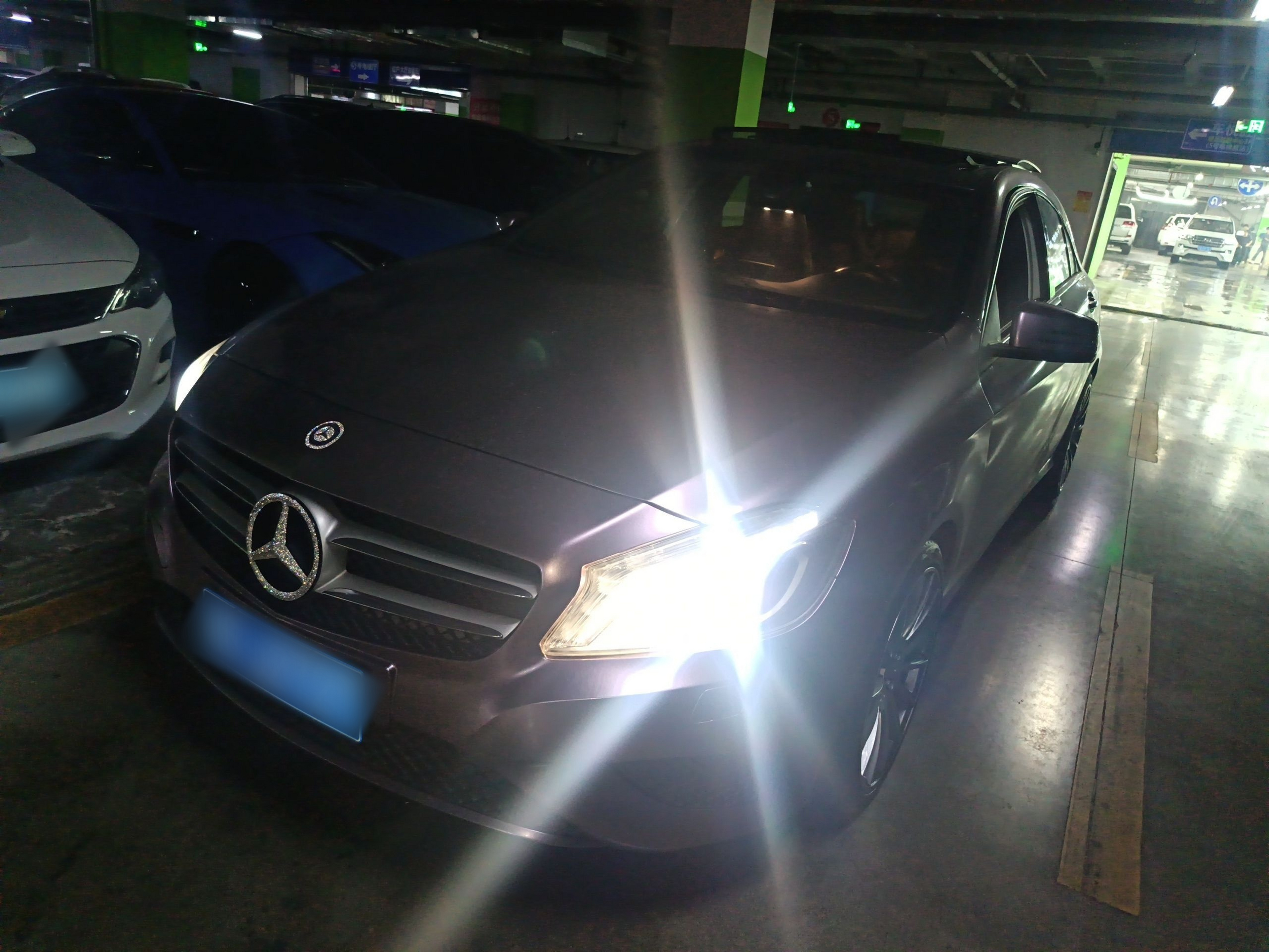 تحت مقدمة السيارة