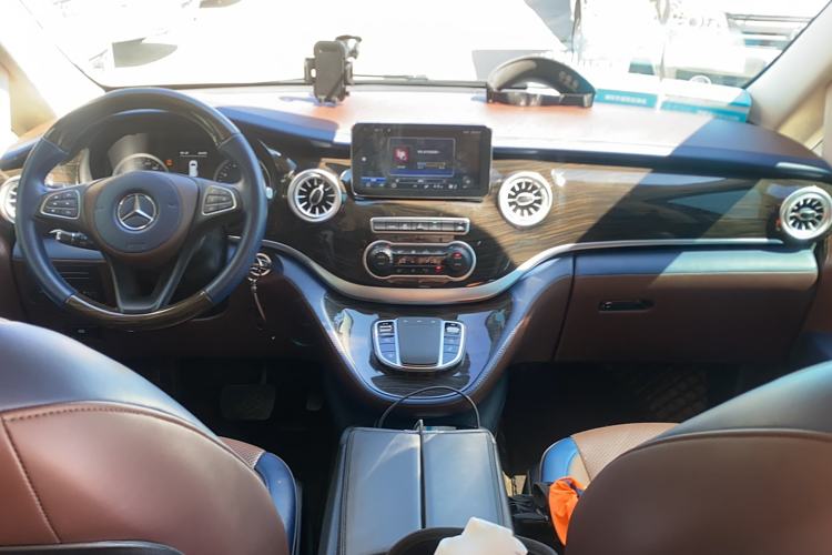 Used Mercedes-Benz Vito 2018 2.0T Elite Version 7 Seats China VI Emission Standard
