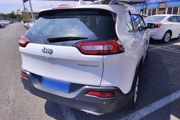 Used  Cherokee 2017 2.4L Leading Smart Edition
