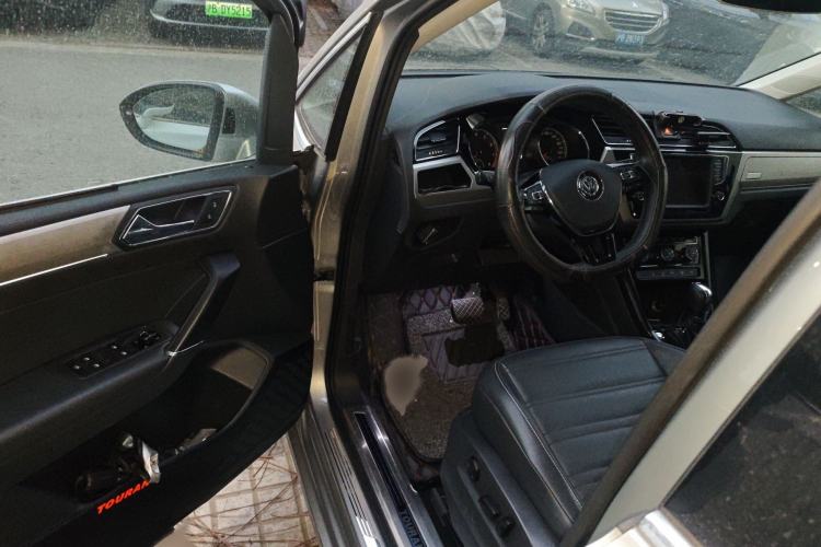 Used Volkswagen Touran 2018 Volkswagen Touran L 280TSI DSG Luxury Edition 7 Seats
