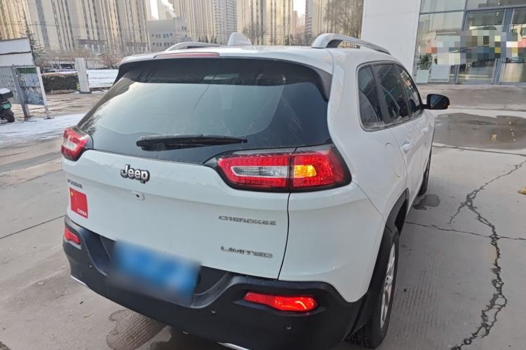 Used  Cherokee 2017 2.0L Superior Edition
