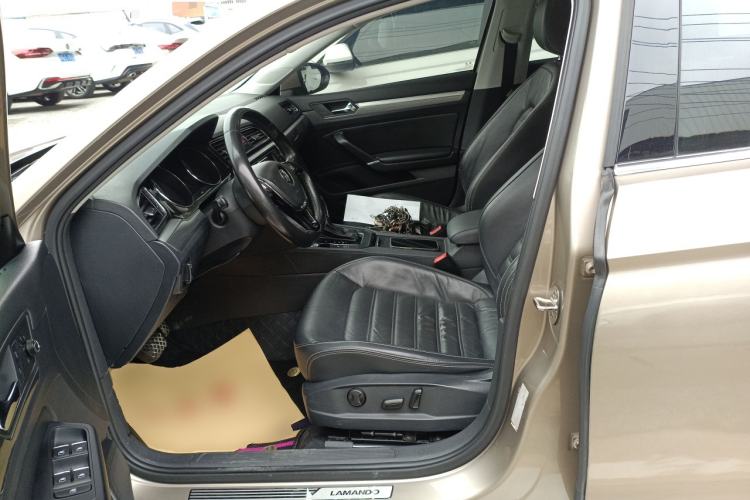 Used Volkswagen Lamando 2015 280TSI DSG Luxury Edition
