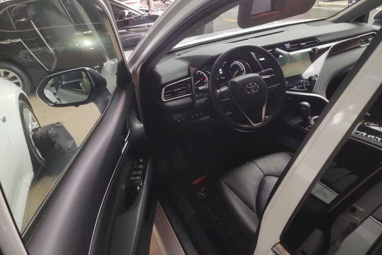 Used Toyota Camry 2021 2.0G Luxury Edition
