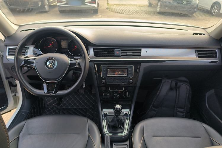 Used Volkswagen Bora 2016 1.6L manual Comfort trim level