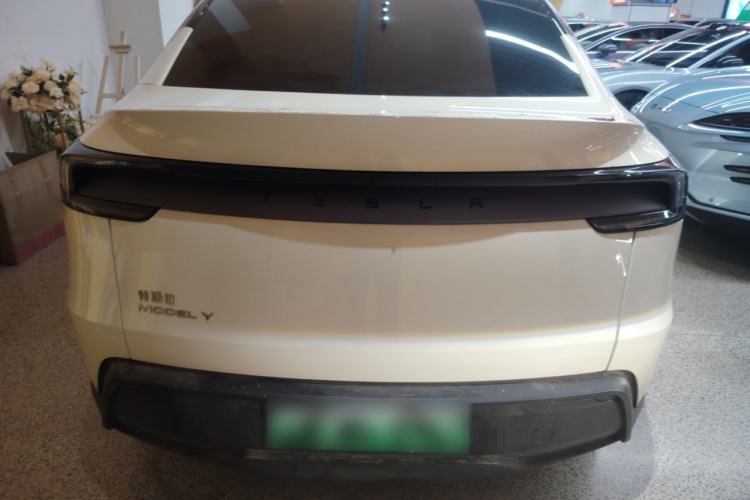 Used Tesla Model Y 2025 Rear-Wheel-Drive Version
