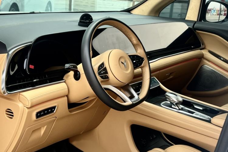 Used VOYAH Dream 2024 PHEV Ultra-Long Range Flagship Edition
