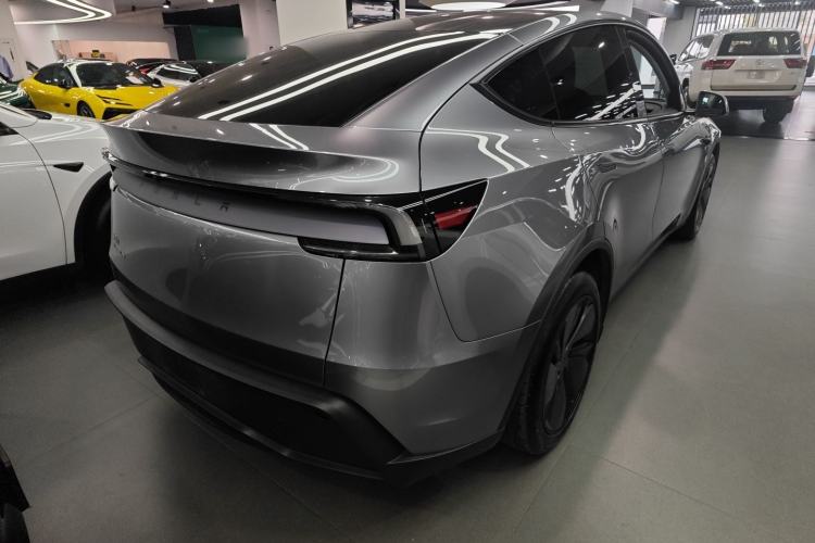 Used Tesla Model Y 2025 Rear-Wheel-Drive Version
