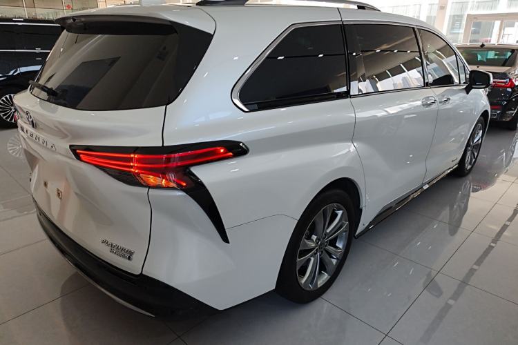 Used Toyota Sienna 2021 2.5L Hybrid Platinum Edition
