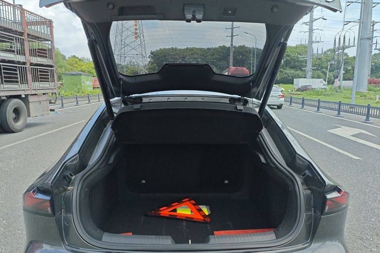 Used Changan UNI-V 2022 1.5T Prestige Version
