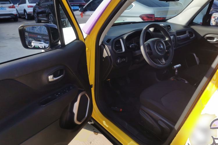 Used  Renegade 2017 180T Automatic Kinetic Edition+
