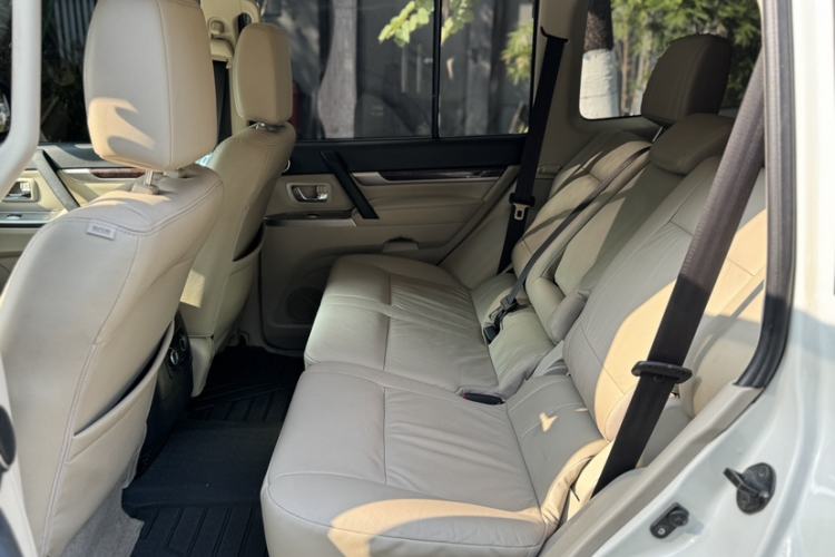 Used Mitsubishi Pajero 2018 V97 3.8L 5-Door GLS Sunroof – Middle East
