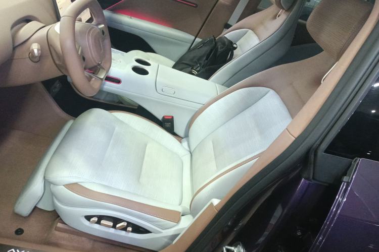 Used  07 2024 Max Extended-Range Edition