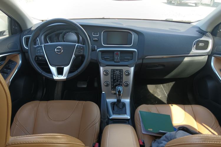 Used Volvo V40 2019 T3 Smart Luxury Edition