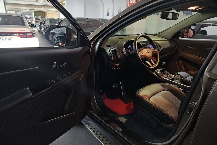 Used Kia Sportage R 2015 2.0L Automatic Two-Wheel Drive DLX Model
