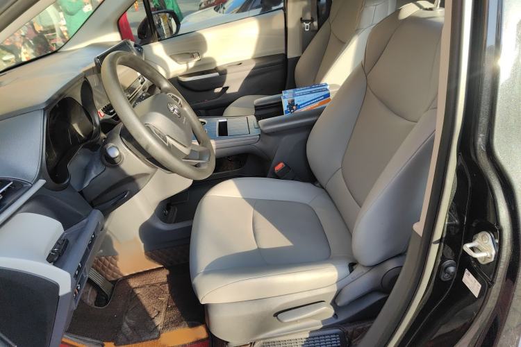 Used Toyota Granvia 2024 2.5L Hybrid Comfort Edition
