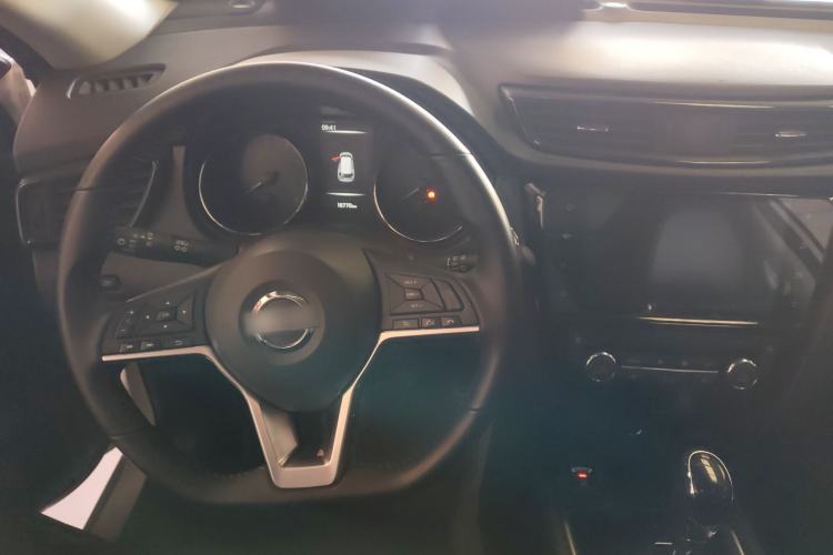 Used Nissan X-Trail 2023 Classic 2.0L Two-Wheel Drive Smart Connect Premium Edition
