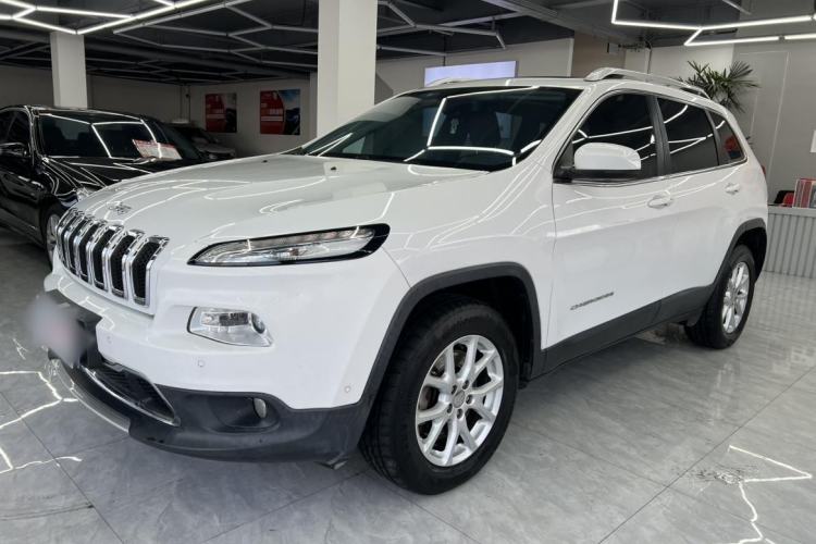 Used  Cherokee 2016 2.4L Professional Edition
