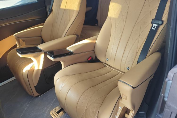 Used Denza D9 2024 DM-i 980 Four-Wheel Drive Prestige Model