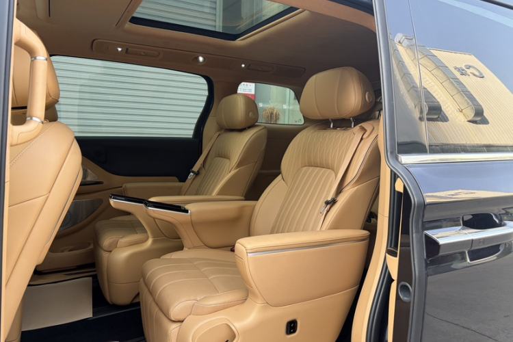 Used VOYAH Dream 2025 PHEV Four-Wheel-Drive Flagship Kunpeng Edition
