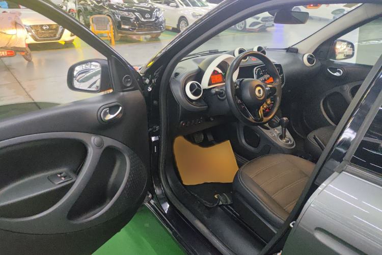 Used  forfour 2016 1.0L 52 kW Dynamic Edition
