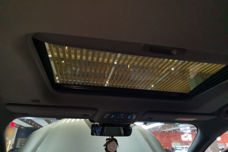 Used Toyota Granvia 2022 2.5L Hybrid Prestige Edition