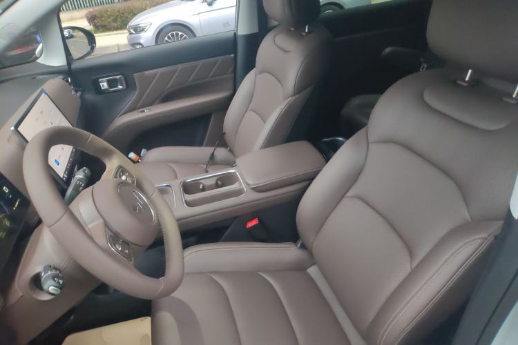 Used Wuling Wuling Starlight 730 2025 Model Plug-in Hybrid 125km Luxury Edition
