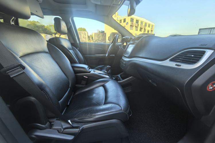 Used Dodge Journey 2013 2.4L Two-Wheel Drive Luxury Version
