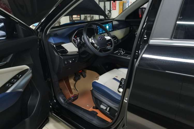 Used SOL X8 2021 300T DCT Leading Smart Connectivity Version 7 Seats
