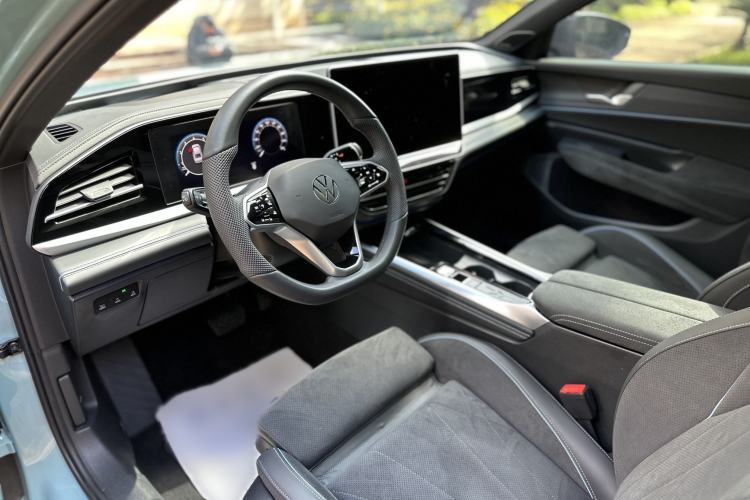 Used Volkswagen Passat 2025 Pro 380TSI Starry Dragon Luxury Edition
