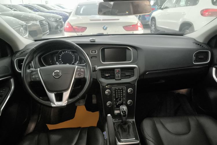 Used Volvo V40 2019 T3 Zhiyi Edition