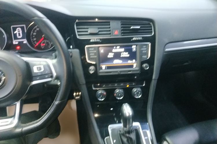 Used Volkswagen Golf 2017 280TSI Automatic R-Line Million-Vehicle Commemorative Edition
