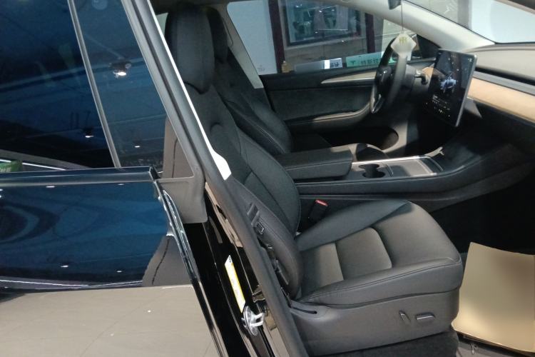 Used Tesla Model Y 2021 Long-Range All-Wheel-Drive Version
