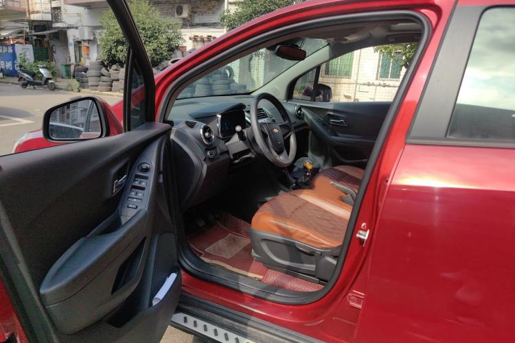 Used Chevrolet Trax 2016 1.4T Manual Two-Wheel Drive Comfort Version with Sunroof