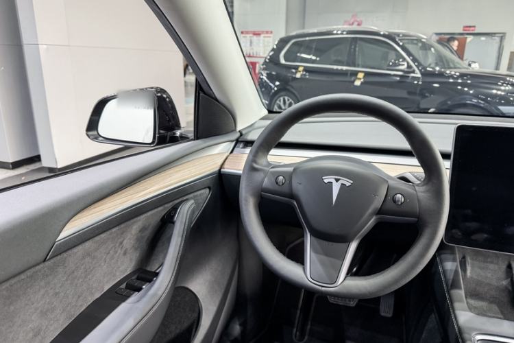 Used Tesla Model Y 2022 Long-Range All-Wheel-Drive Version