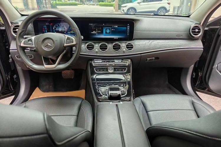 Used Mercedes-Benz E-Class 2016 E 300 L Sporty and Stylish Model
