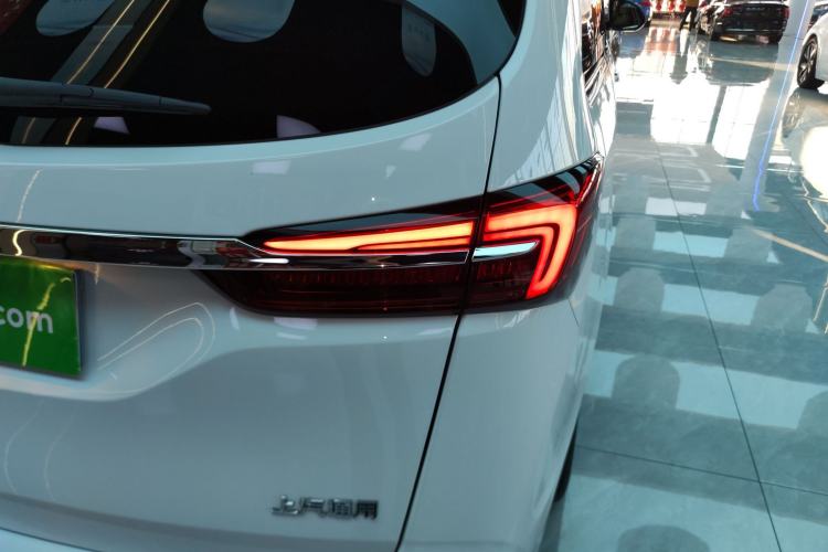 Used Buick GL8 2023 Land Executive Class 652T Luxury Model
