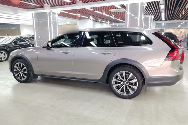 Used Volvo V90 2021 Cross Country B5 AWD Smart Range Edition
