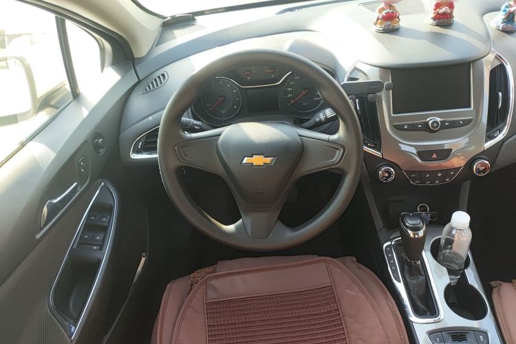 Used Chevrolet Cruze 2017 1.5L Automatic Pioneer Sunroof Edition
