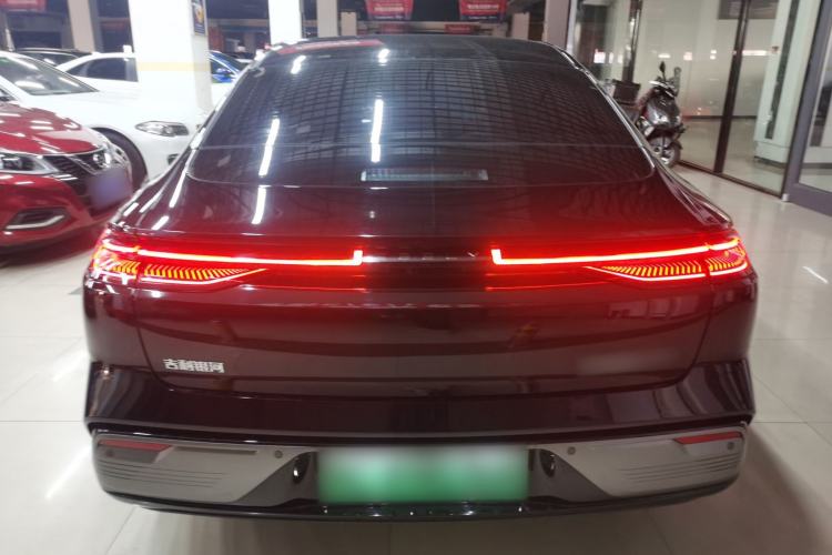 Used  Galaxy 8 2025 130km EM-i Deluxe Edition