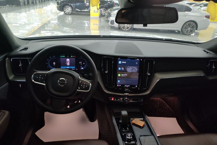 Used Volvo XC60 2022 B5 4x4 Zhiyi Luxury Edition
