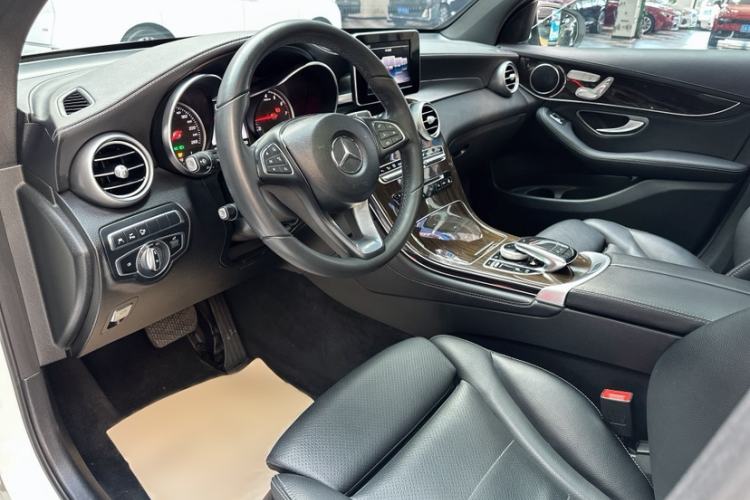 Used Mercedes-Benz GLC 2018 GLC 260 4MATIC Luxury Model
