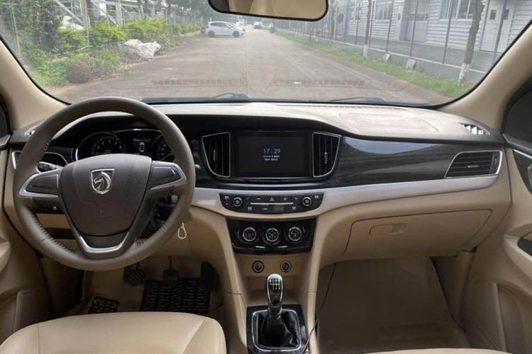Used Baojun 730 2016 1.5T Manual Comfort Version 7 Seats

