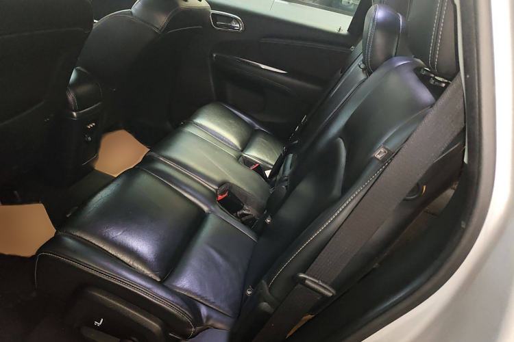 Used Dodge Journey 2013 2.4L Two-Wheel Drive Luxury Version
