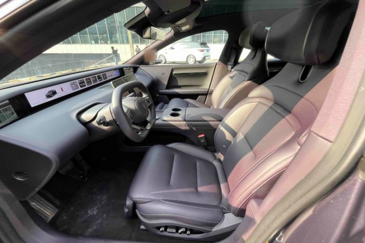 Used  06 2025 Max Extended-Range Edition
