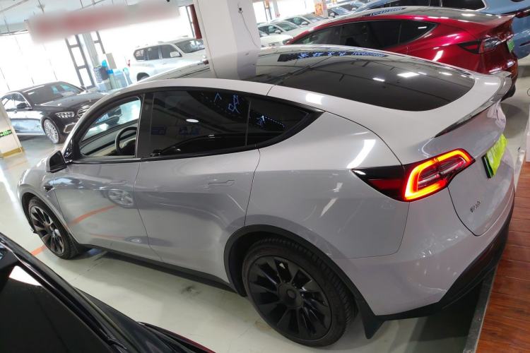Used Tesla Model Y 2023 Long-Range All-Wheel-Drive Version