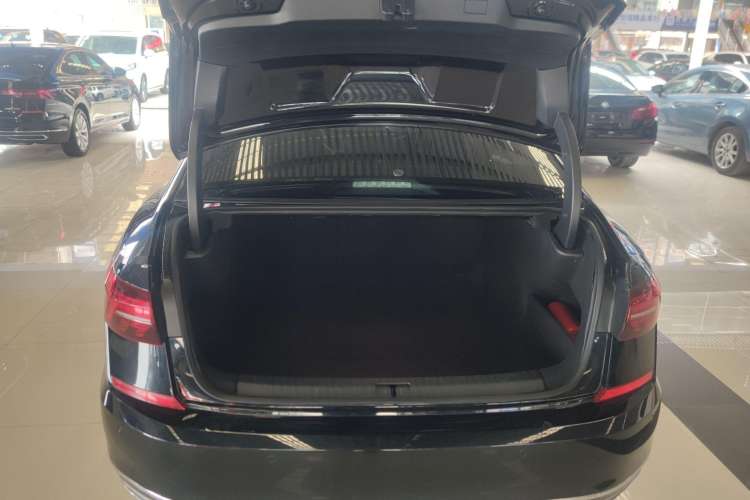 Used Volkswagen Passat 2019 330TSI Luxury Edition China VI Standard
