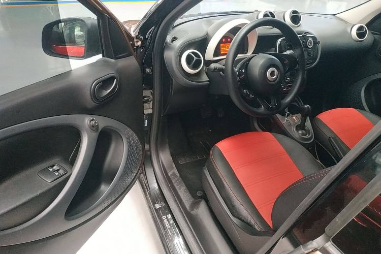 Used  forfour 2016 1.0L 52 kW Dynamic Edition
