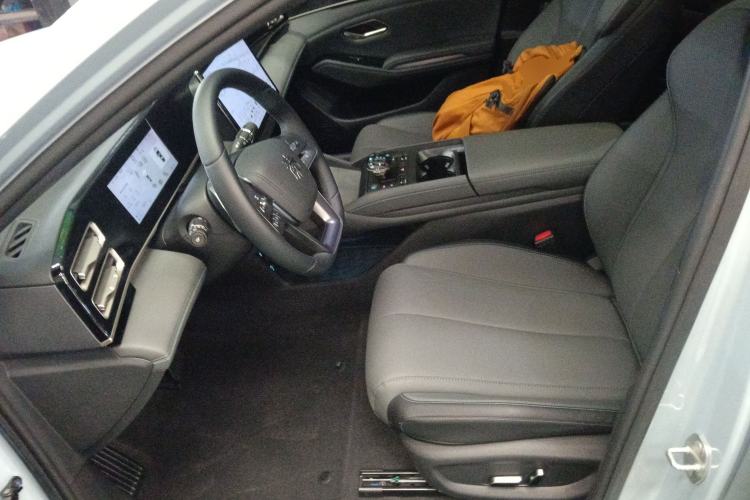 Used BYD Qin L 2025 DM-i Smart Drive 120KM Superior Model
