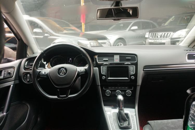 Used Volkswagen Golf 2015 1.4TSI Automatic Flagship Model
