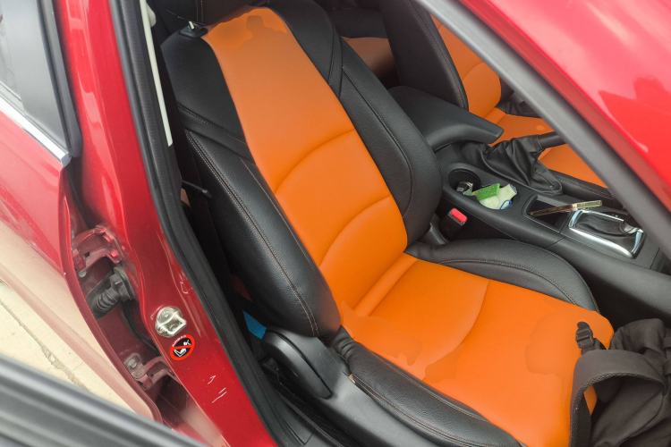 Used Mazda Mazda 3 Axela 2014 Sedan 1.5L Automatic Comfort Model
